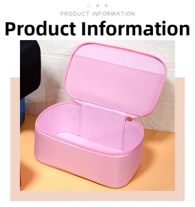 Innenansicht einer rosa wasserfesten Kosmetiktasche mit flachen Fächern und Reißverschluss