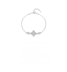 Detailed view of S925 sterling silver clover bracelet with white zircon and lobster clasp