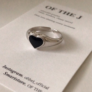 Minimalist S925 sterling silver open ring featuring a vintage black heart design