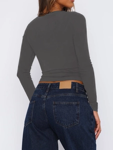 Haut moulant gris foncé à manches longues avec dentelle et décolleté en V sexy vue de dos