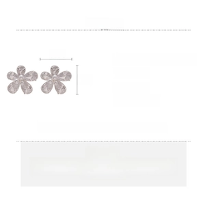 Detailed size and material chart for flower pearl earrings with zircon inlay