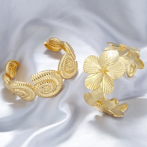 Retro Western Copper Open Cuff Bangle Bracelet For Women Modern Shell Spiral Conch Floral Metal Jewelry Gift Gold Silver