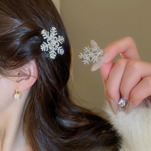 Elegant sparkling snowflake hair clips with silver plating and cubic zirconia inlay