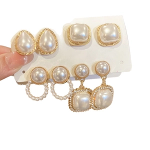 Set of 4 vintage square pearl and diamond stud earrings with elegant gold plating
