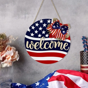 Plaque de bienvenue en bois patriotique avec drapeau américain sur un mur texturé