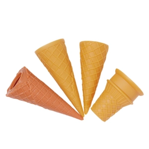 Set di coni gelato realistici in quattro colori per fai-da-te e miniature artistiche