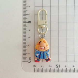 Detailed size measurement of cartoon girl keychain showing 6.5cm total length with hook