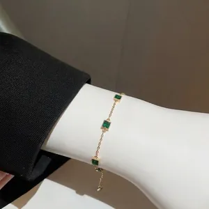 Bracelet Élégant Zircon Vert Carré Cuivre Plaqué Or Rétro Français Chaîne Réglable Bijoux Femmes Cadeau