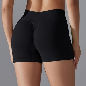 Détail du short de sport noir sans couture à taille haute avec effet push-up fessier