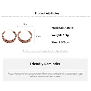 Detailed product size chart of leopard print acrylic C-shaped earrings with measurements
