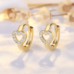 Elegant gold heart earrings with zircon inlay for a minimalist and vintage look