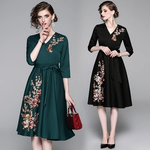 Abito Midi Elegante Con Scollo A V Ricamo Floreale Maniche A Media Lunghezza Vita Alta Linea A Cintura Moda Retrò Donna