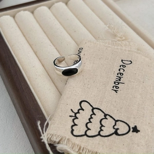 Detail of 925 sterling silver bamboo ring with black onyx stone in a jewelry gift box