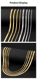Flache Schlangenketten in Gold und Silber in verschiedenen Breiten auf dem Ständer