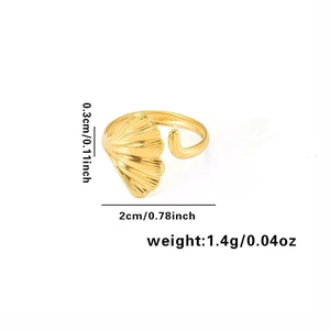 Dettaglio dell'anello foglia di ginkgo dorato con misure di dimensioni e peso