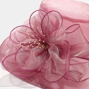 Chapeau de soleil français en organza avec grande fleur et détails en perles rose