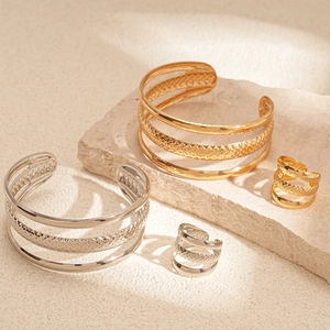 Minimalist multi-layer metallic open bracelet set with gold and silver hammered textures