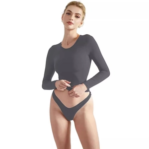 Top corto a maniche lunghe da donna vestibilità slim in tessuto grigio scuro elastico