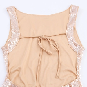 Robe maxi sirène à paillettes champagne avec dos nu et détail de laçage élégant