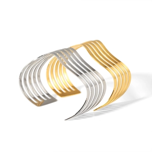 Moderner wellenförmiger offener Armreif aus poliertem 18K Gold und Silber Edelstahl Mix
