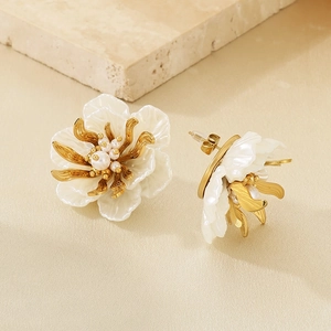 Vintage 18K gold plated hollow floral earrings with white petals and pearl centers