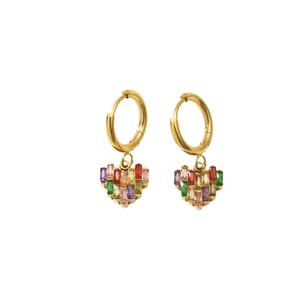 Créoles dorées chic avec pendentifs en cœur sertis de zircons arc-en-ciel colorés