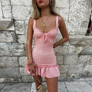 Robe Mini Camisole En Crochet Pour Femmes Sexy Col En V Ajourée Ourlet À Volants Été Bretelles Spaghetti Sans Manches Chic