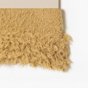 Gilet en tricot sans manches pour femme en jaune gingembre avec texture laine bouclée