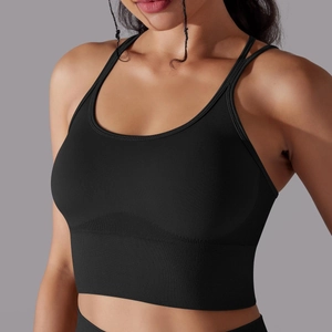 Détail de l'ourlet côtelé extensible et de la maille sans couture du soutien-gorge