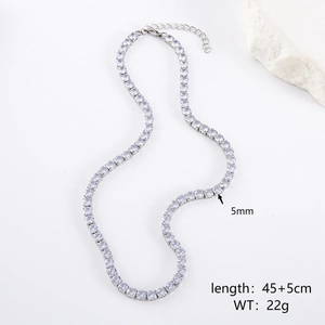 Collier tennis argenté de 5mm avec oxydes de zirconium disposé en courbe élégante en S