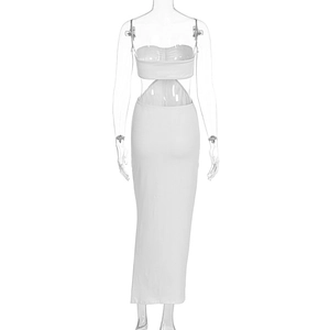 Vue détaillée d'une robe deux pièces blanche avec taille ajourée et bustier plissé élégant
