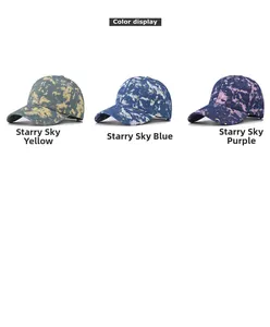 Cappellini baseball stampa galassia sfumati giallo, blu e viola con motivo a stelle.