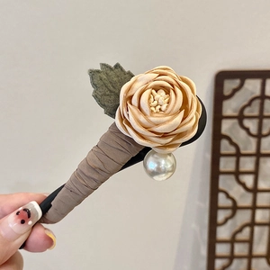 Elegant champagne fabric flower hair clip with pearl and green leaf decoration