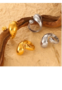 Artistic liquid metal aesthetic rings in gold and silver finish on natural wood