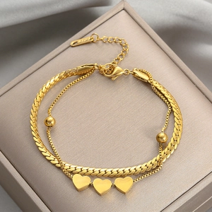 Elegantes goldfarbenes doppellagiges Herzarmband mit Schlangen- und Boxkette für Damen