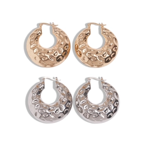 Boucles d'oreilles créoles rondes géométriques avec texture métallique martelée en or et argent