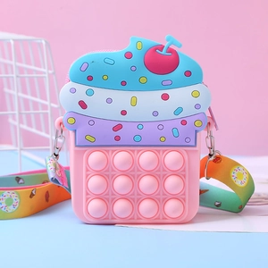 Schattige cupcake siliconen fidget toy tas met kleurrijke schouderriem