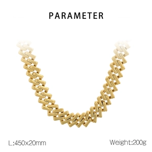 Close-up of 20mm wide gold Cuban chain necklace showing 450mm length and 200g weight details