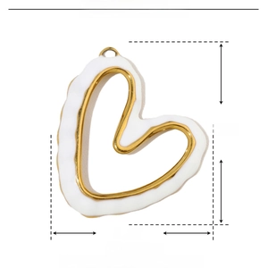Pendentif cœur en émail blanc avec cadre en acier inoxydable doré et dimensions 21x24mm