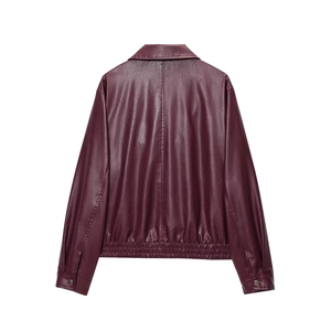 Vista posteriore della giacca in pelle PU bordeaux con colletto a rever ed elastico