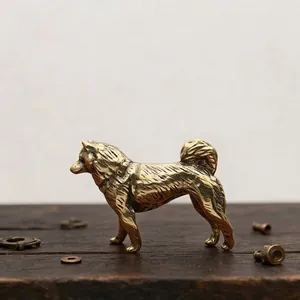 Statuetta di cane carino in ottone massiccio con finitura antica per decoro da tavolo