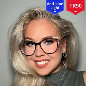 Stylish TR90 cat-eye anti-blue light glasses with black and tortoiseshell frame on model