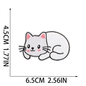 Detailed size chart for white cartoon cat embroidery patch showing 6.5cm width dimensions