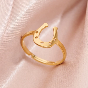 Bague ajustable en acier inoxydable doré en forme de fer à cheval sur soie rose