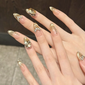 Luxurious champagne gold press-on nails with cat-eye effect and sparkling rhinestones