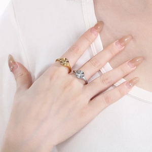 Textured sunflower pattern stainless steel rings in gold and silver finish for women