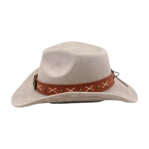 Detailansicht eines ethnischen Western-Cowboyhuts mit Lederband und Kreuzstich