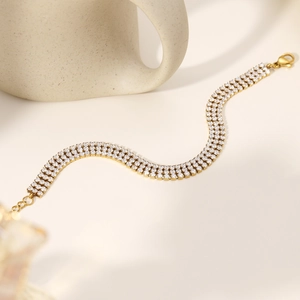 Bracelet élégant plaqué or à trois rangées de zircons avec fermoir mousqueton chic