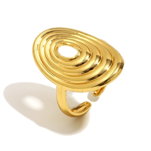 Bague spirale en acier inoxydable plaqué or 18 carats avec fleurs en zircone sur blanc