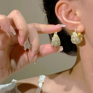 Elegant C-shaped vintage floral hoop earrings with gold plating and pearl details